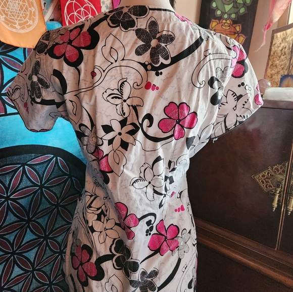 XS Scrub top - Picture 2 of 3